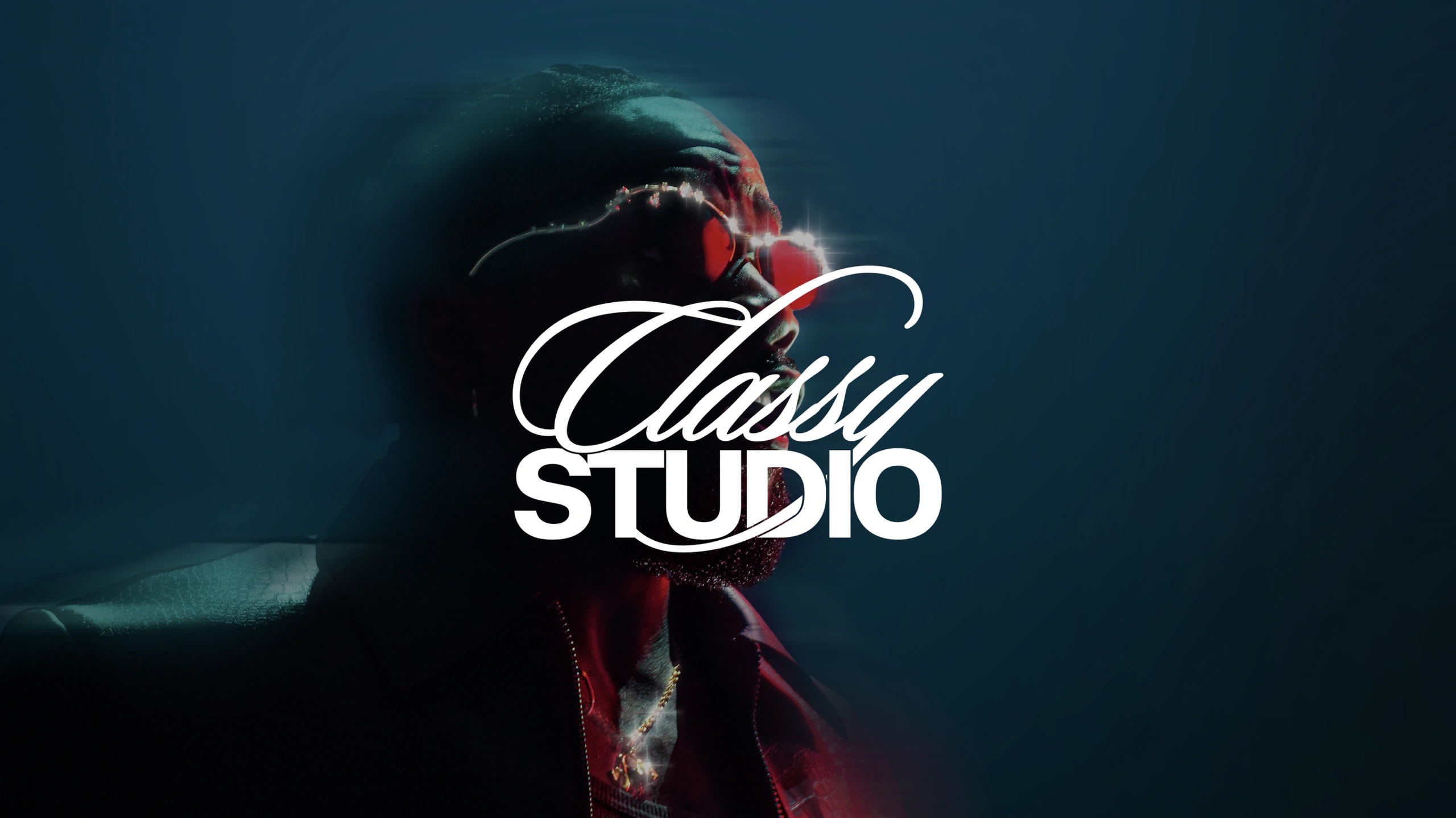Classy Studio Logo als dunkler Header mit Portrait, Beispiel fuer Markendesign und Brand Identity